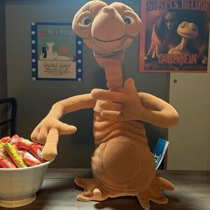 E.T. The Extra-Terrestrial Plush Toys R Us Universal 15" Poseable
